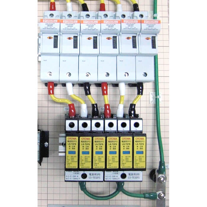 一次側にSPD外部分離器を取り付け