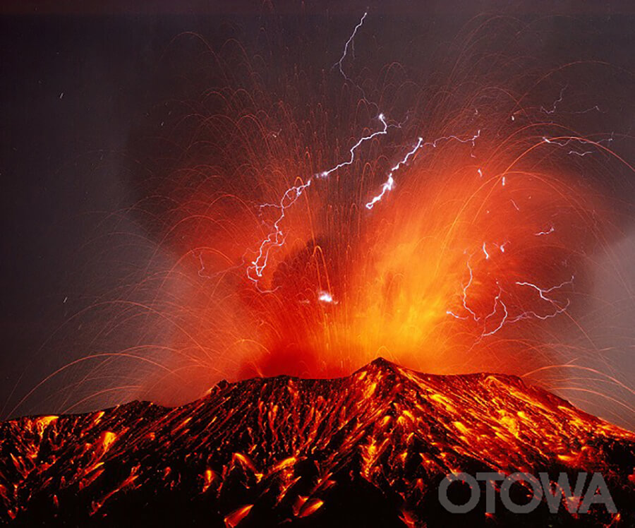 第3回 雷写真コンテスト受賞作品 グランプリ -火山雷-