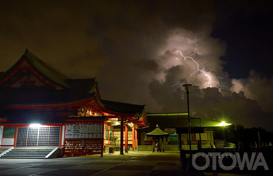 第11回 雷写真コンテスト受賞作品 金賞 -雷雲迫る-