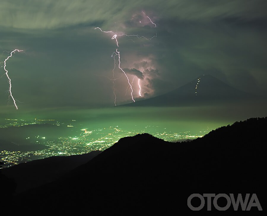 第7回 雷写真コンテスト受賞作品 金賞 -夏の夜の舞-