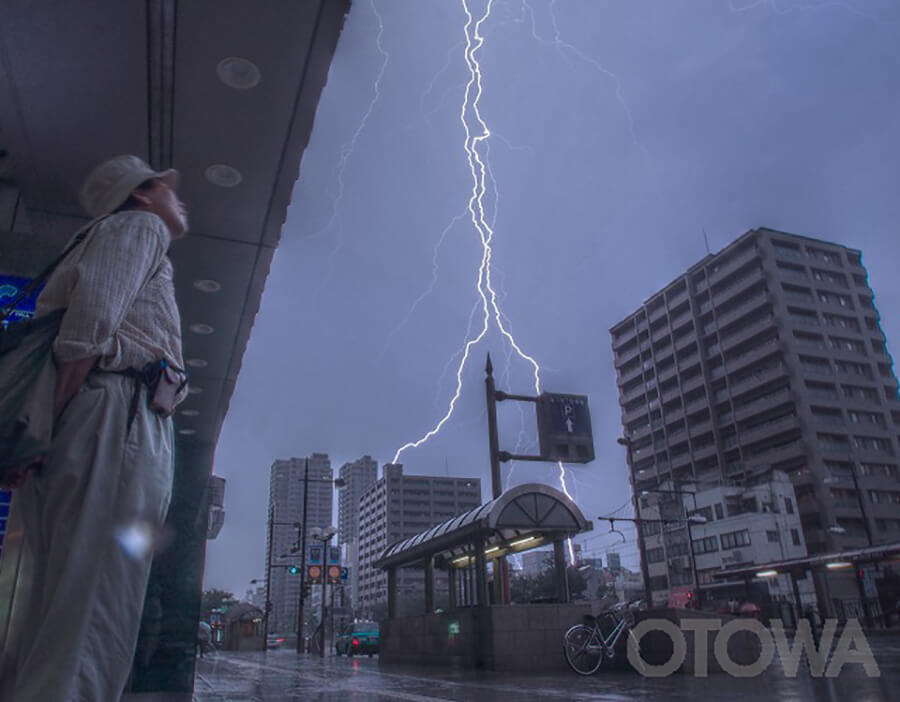 第10回 雷写真コンテスト受賞作品 銅賞 -突然の雷雨-