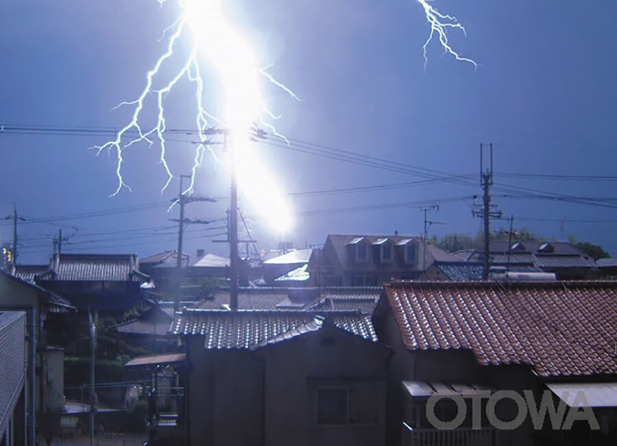 第7回 雷写真コンテスト受賞作品 銅賞 -驚愕の落雷-