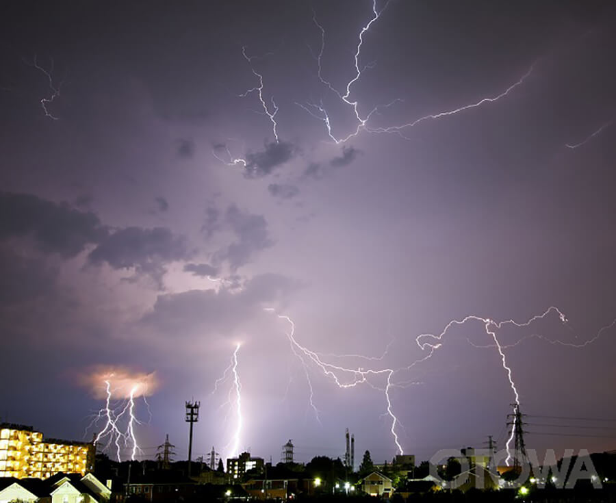 第8回 雷写真コンテスト受賞作品 佳作 -襲雷-