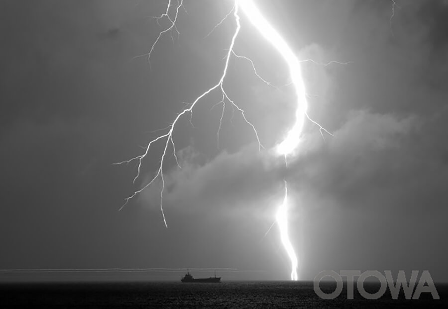 第10回 雷写真コンテスト受賞作品 佳作 -落雷-