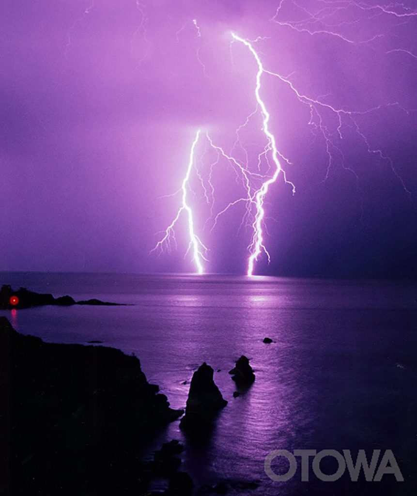 第4回 雷写真コンテスト受賞作品 優秀作品 -丹後海の春雨-