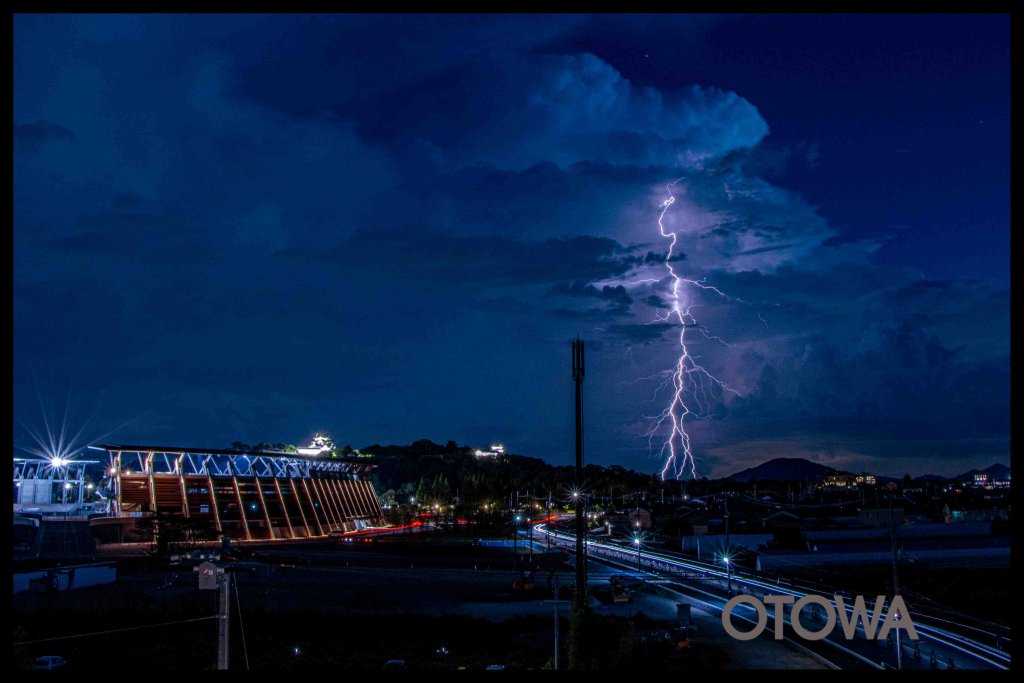 第23回 雷写真コンテスト受賞作品 金賞 -雷鳴と光の交響曲-
